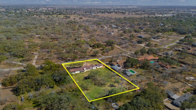 113 crestline, Pleasanton, TX 78064