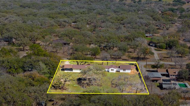 113 crestline, Pleasanton, TX 78064