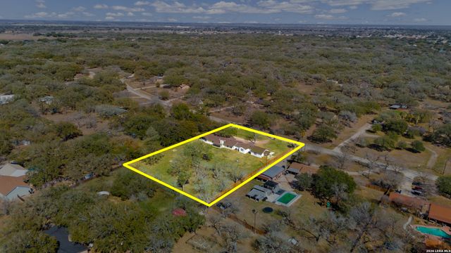 113 crestline, Pleasanton, TX 78064
