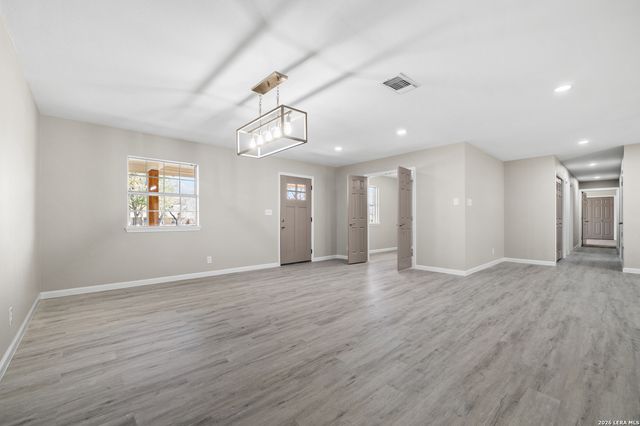 113 crestline, Pleasanton, TX 78064