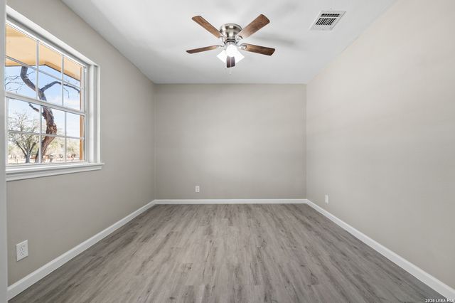 113 crestline, Pleasanton, TX 78064