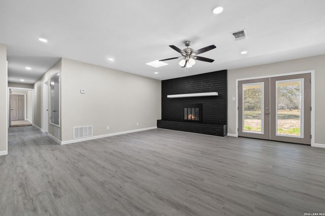 113 crestline, Pleasanton, TX 78064