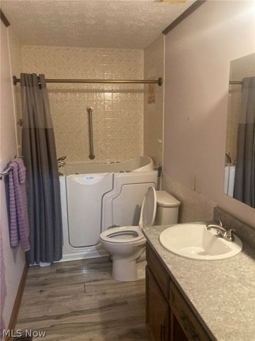 1436 Forrest Drive, Barberton, OH 44203