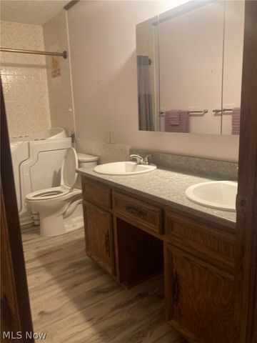 1436 Forrest Drive, Barberton, OH 44203