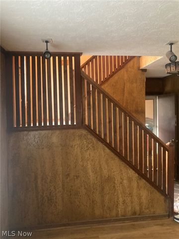 1436 Forrest Drive, Barberton, OH 44203