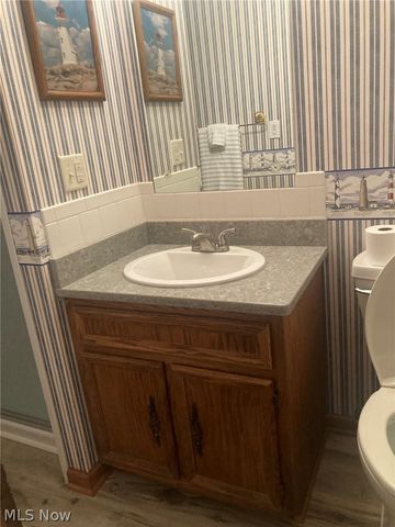 1436 Forrest Drive, Barberton, OH 44203