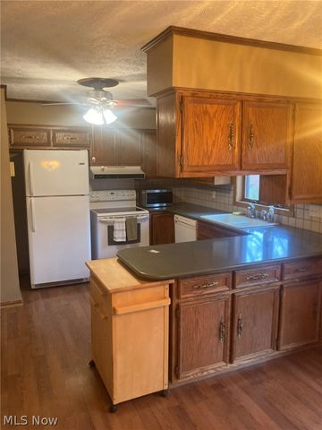 1436 Forrest Drive, Barberton, OH 44203