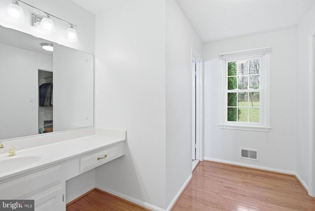 9805 DOULTON CT, Fairfax, VA 22032