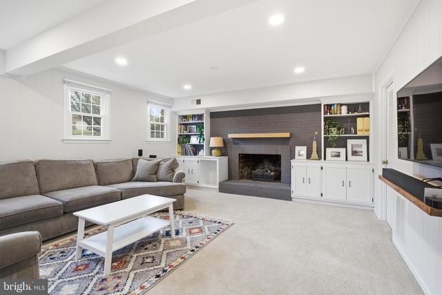 9805 DOULTON CT, Fairfax, VA 22032