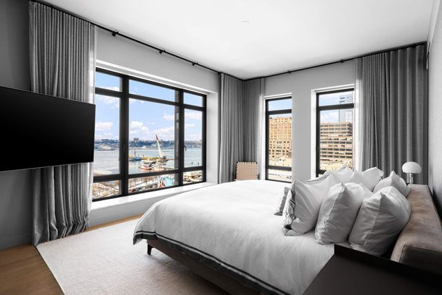 555 W 22nd St Apt 19AW, New York City, NY 10011