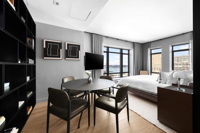 555 W 22nd St Apt 19AW, New York City, NY 10011