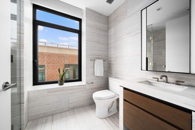 555 W 22nd St Apt 19AW, New York City, NY 10011