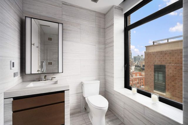 555 W 22nd St Apt 19AW, New York City, NY 10011