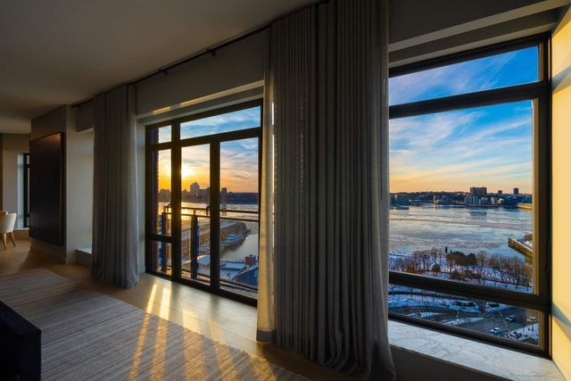 555 W 22nd St Apt 19AW, New York City, NY 10011