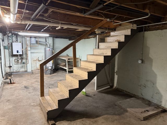 65 Pinehurst Ave, Methuen, MA 01844