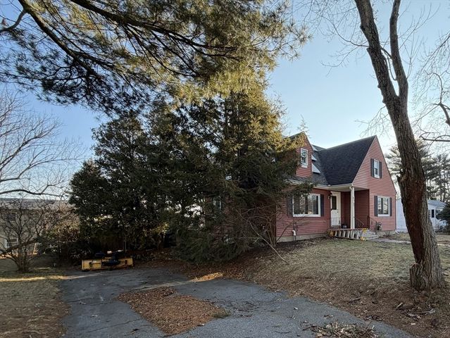 65 Pinehurst Ave, Methuen, MA 01844