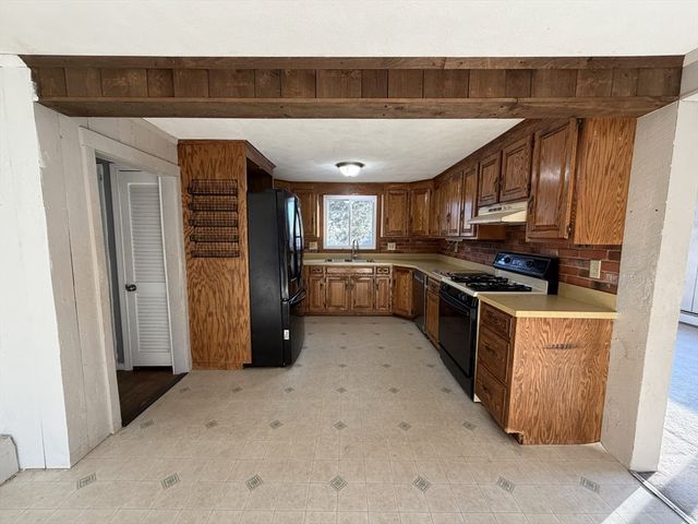 65 Pinehurst Ave, Methuen, MA 01844