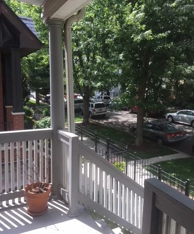 1901 W Fletcher Street 1, Chicago, IL 60657