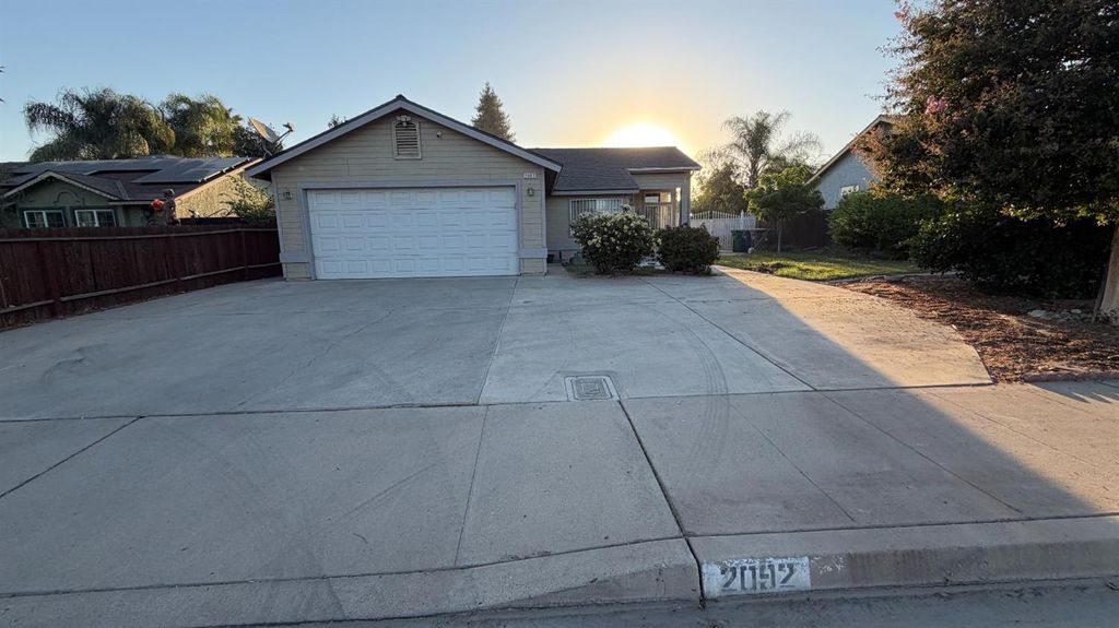 Image 1 of property listing at 2092 Jasper Street, Selma, CA 93662