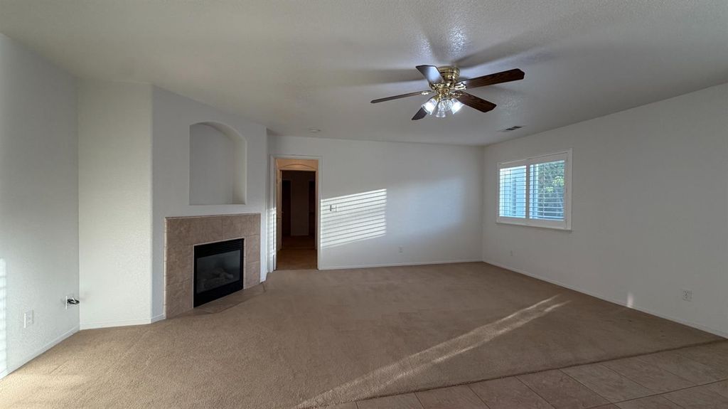 Image 10 of property listing at 2092 Jasper Street, Selma, CA 93662