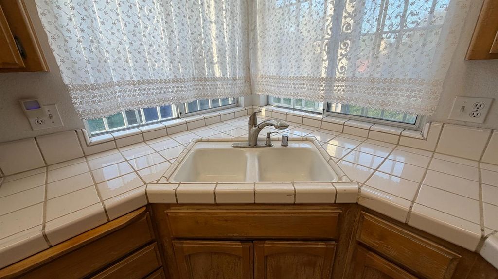 Image 14 of property listing at 2092 Jasper Street, Selma, CA 93662