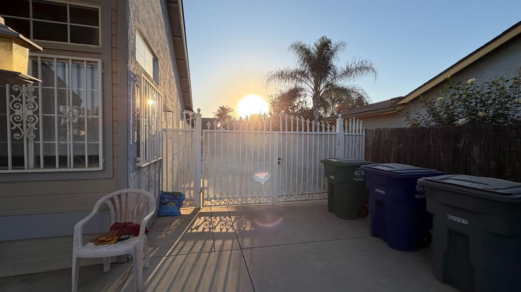 Image 3 of property listing at 2092 Jasper Street, Selma, CA 93662