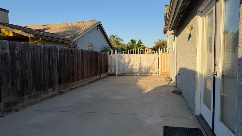 Image 39 of property listing at 2092 Jasper Street, Selma, CA 93662