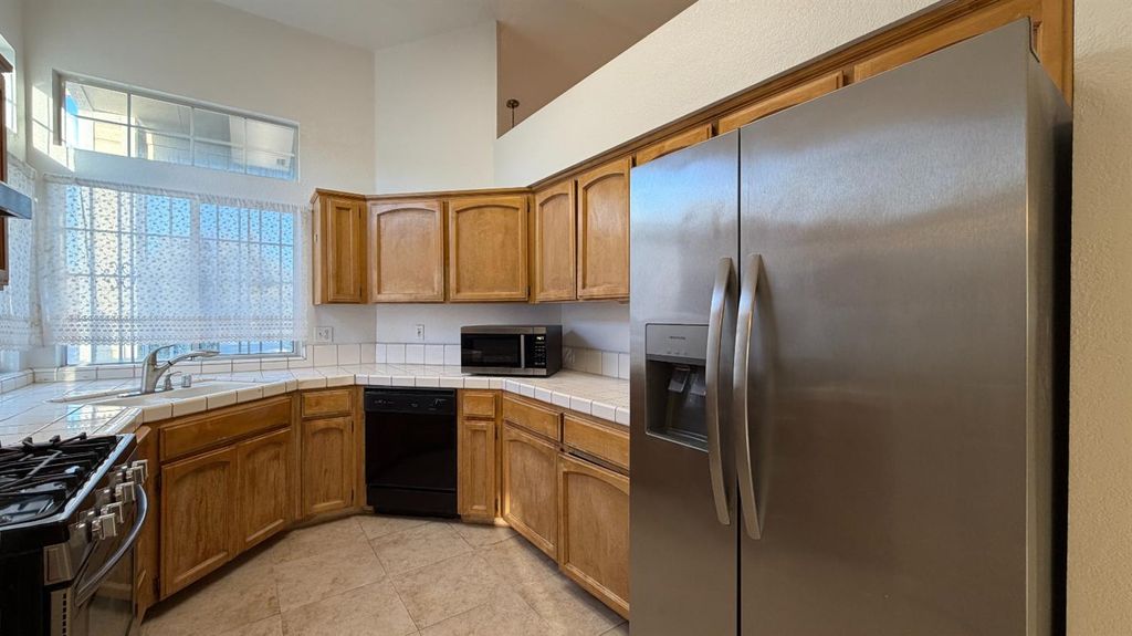 Image 5 of property listing at 2092 Jasper Street, Selma, CA 93662