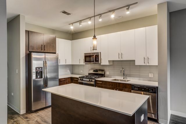 851 W Grand Avenue 404, Chicago, IL 60642