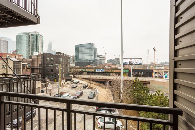 851 W Grand Avenue 404, Chicago, IL 60642