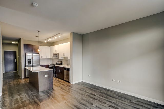 851 W Grand Avenue 404, Chicago, IL 60642