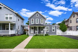 160 Rocklyn Avenue, Lynbrook, NY 11563