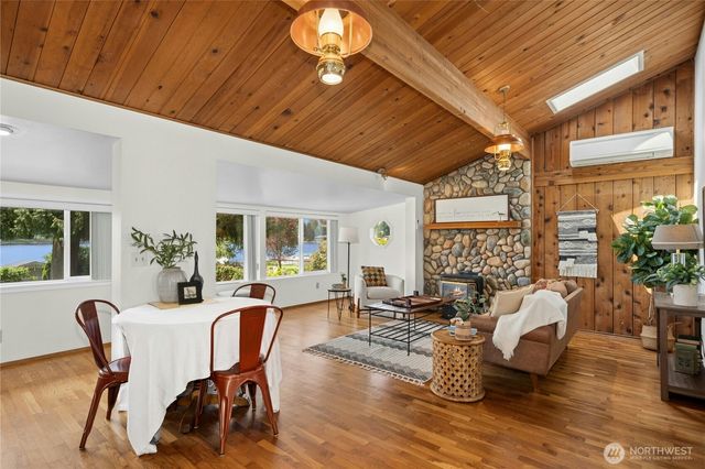 31025 E Lake Morton Drive SE, Kent, WA 98042