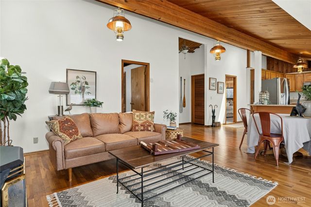 31025 E Lake Morton Drive SE, Kent, WA 98042