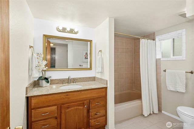 31025 E Lake Morton Drive SE, Kent, WA 98042