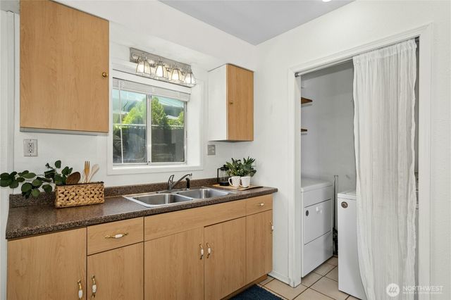 31025 E Lake Morton Drive SE, Kent, WA 98042