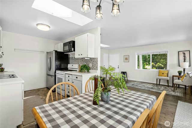 31025 E Lake Morton Drive SE, Kent, WA 98042