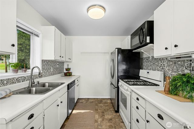 31025 E Lake Morton Drive SE, Kent, WA 98042