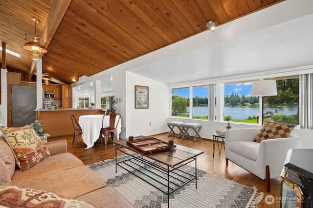 31025 E Lake Morton Drive SE, Kent, WA 98042