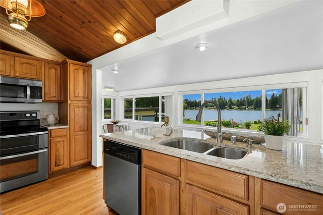 31025 E Lake Morton Drive SE, Kent, WA 98042