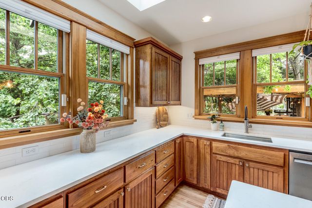157 NW Black Hawk Avenue, Bend, OR 97703