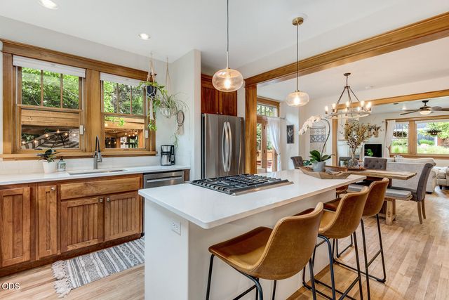 157 NW Black Hawk Avenue, Bend, OR 97703