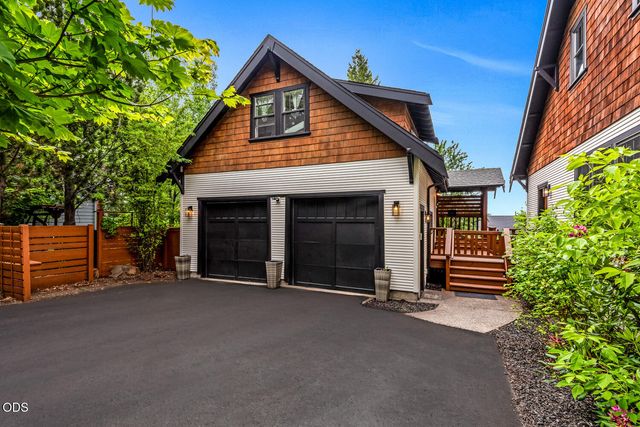 157 NW Black Hawk Avenue, Bend, OR 97703
