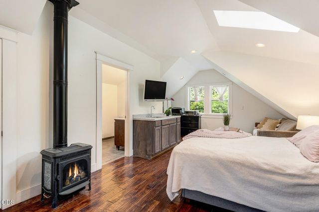 157 NW Black Hawk Avenue, Bend, OR 97703