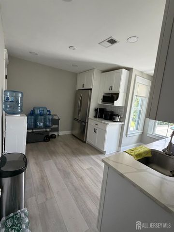 415 E 3RD Avenue 2R, Roselle, NJ 07203