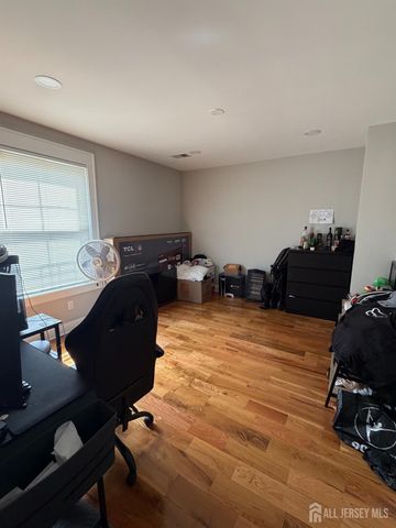 415 E 3RD Avenue 2R, Roselle, NJ 07203