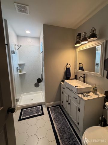 415 E 3RD Avenue 2R, Roselle, NJ 07203