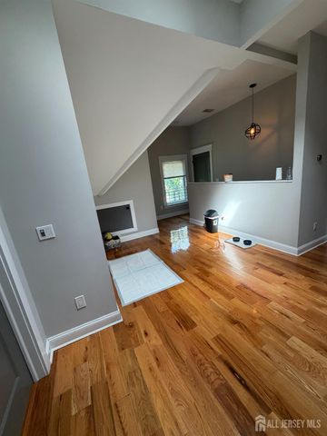 415 E 3RD Avenue 2R, Roselle, NJ 07203