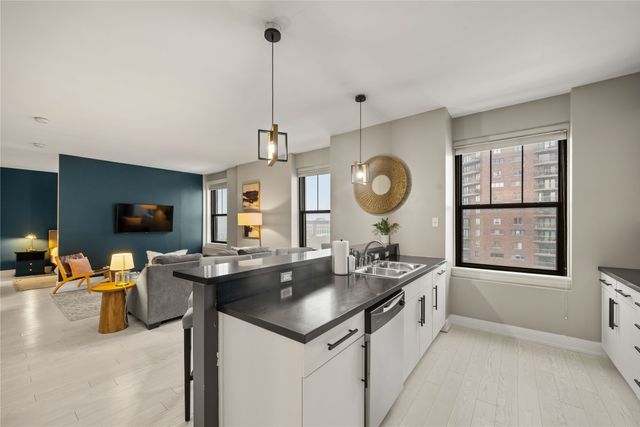 400 Walnut Street 1102, Des Moines, IA 50309