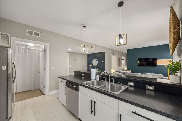 400 Walnut Street 1102, Des Moines, IA 50309